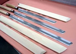画像8: マグロ切包丁 　特上　白二鋼　朴八角水牛柄　刃54cm＋木柄→全長860mm　鞘付き