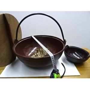 画像: 電調用　民芸みやま鍋　２４ｃｍ　展示品x１のみ　鉄鋳物製　いなか鍋