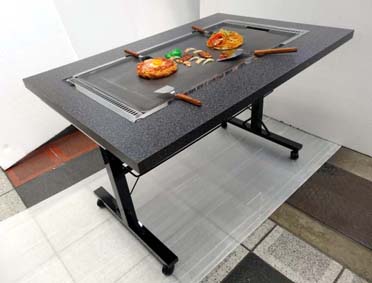 画像: 鉄板焼きテーブル　2本足長　キャスター付き　特大鉄板付き