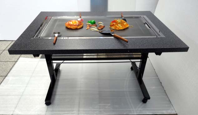 画像2: 鉄板焼きテーブル　2本足長　キャスター付き　特大鉄板付き