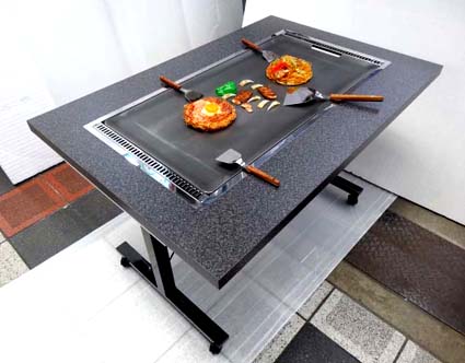 画像1: 鉄板焼きテーブル　2本足長　キャスター付き　特大鉄板付き