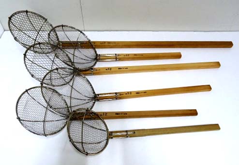 手アミ杓子（手編み金網杓子）木柄付、ステン亀甲目、揚げ網、ガラ揚げ 