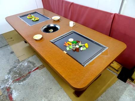 画像: 鍋＋鉄板焼（お好み焼）兼用テーブル　ガス用　２人〜１０人