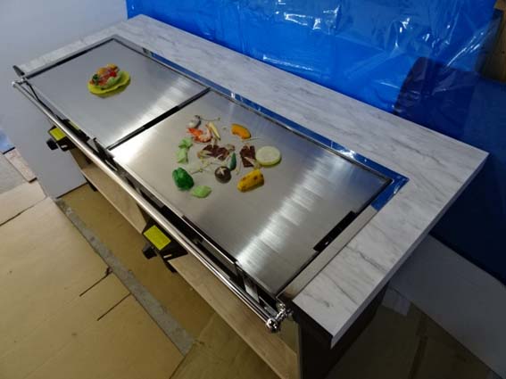 画像4: お好み焼・鉄板焼 カウンター　１８００ｘ（７００＋パイプ５０）ｘ高さ７５０　白石目柄　即納可/