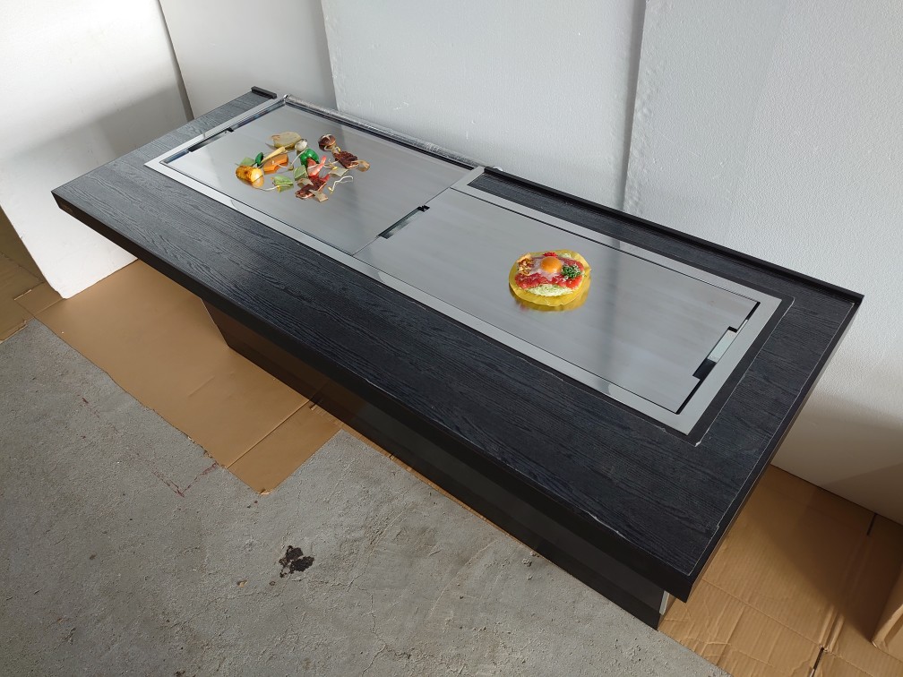 画像: お好み焼・鉄板焼　カウンター　1800ｘ（700＋パイプ50）ｘ高さ７５０　黒木目　鉄板１枚メインの焼き専